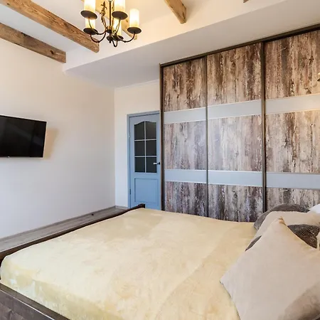 Appartamento Inshiapartments On Hazova Str 4